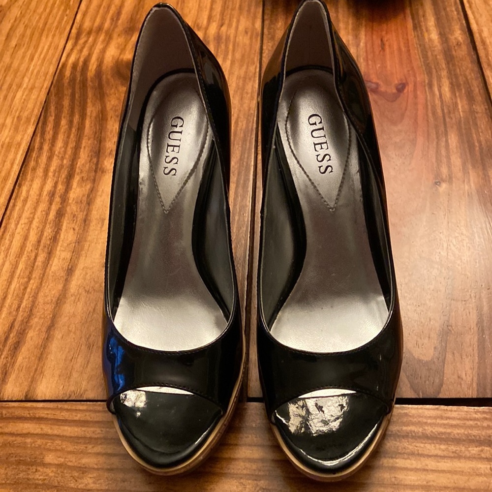 Black patent wedge